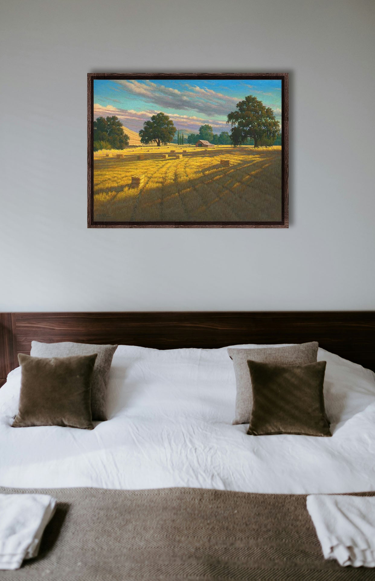 Sunset Hayfield - Homey Traditional Hotel Room